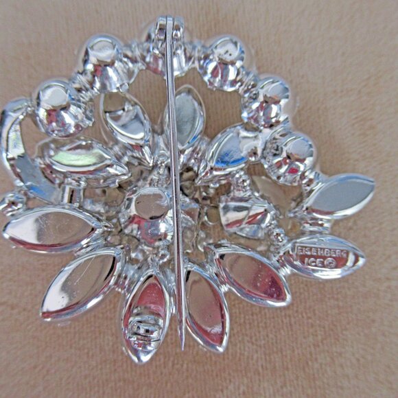Eisenberg Ice clear rhinestone 2 x 1 and 7/8 brooch & clip back earrings, 1950's - Picture 11 of 14